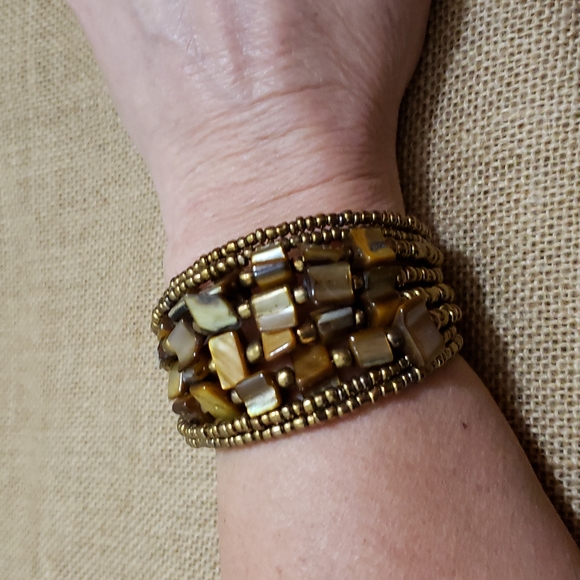Glass beads and shell beaded bracelet cuff - Picture 5 of 6